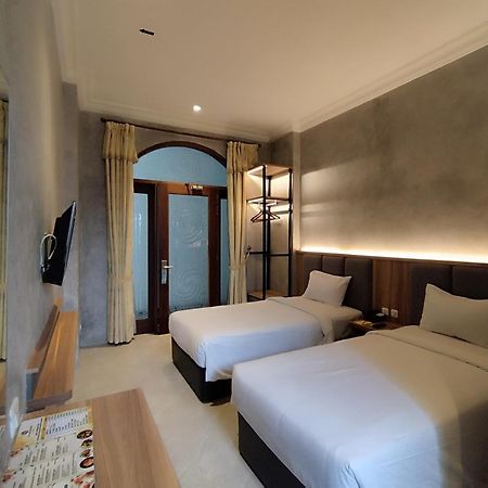 The Grand Palace Hotel Malang Buitenkant foto