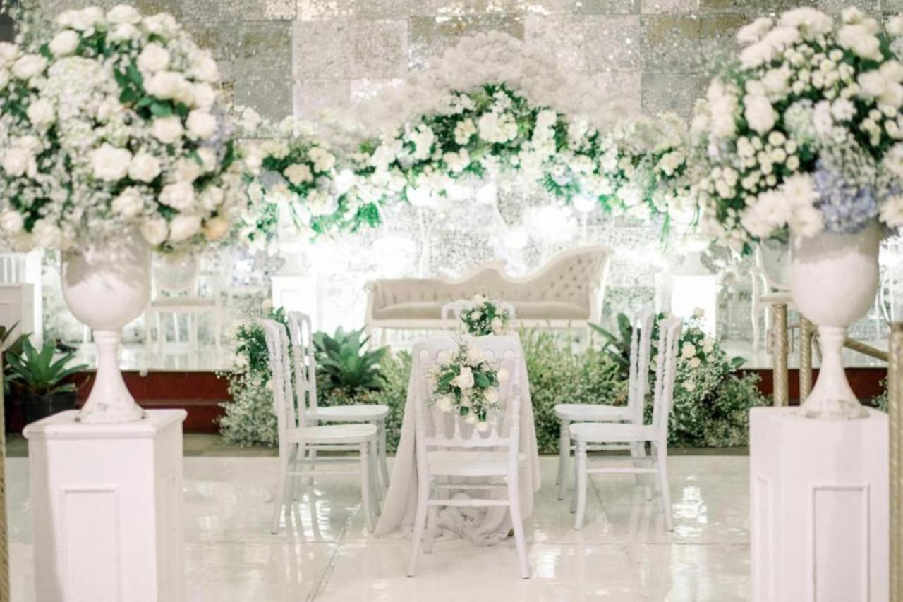 The Grand Palace Hotel Malang Buitenkant foto
