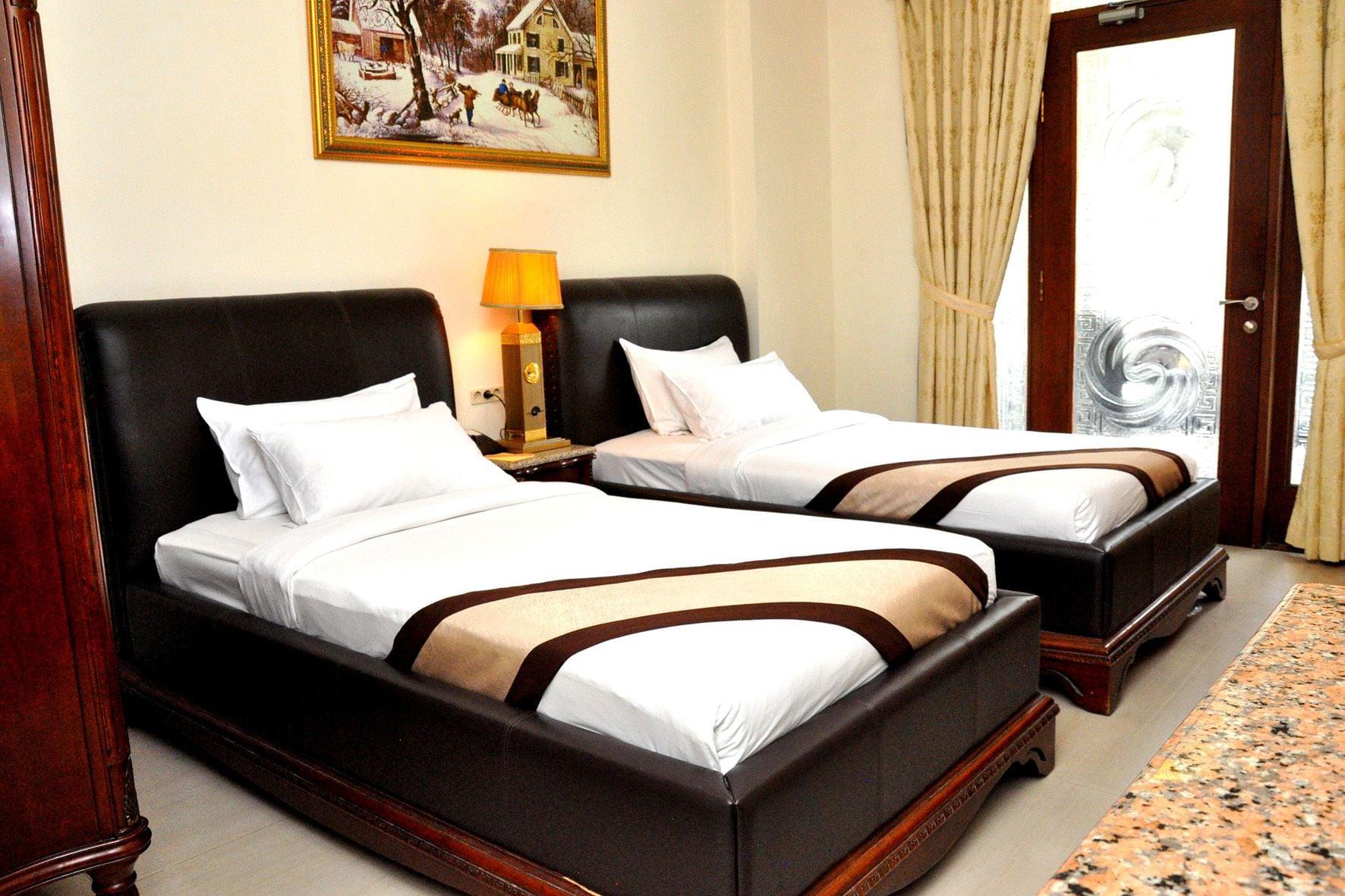 The Grand Palace Hotel Malang Buitenkant foto