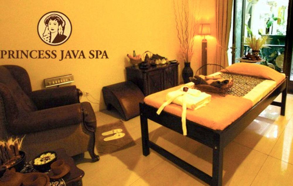 The Grand Palace Hotel Malang Buitenkant foto