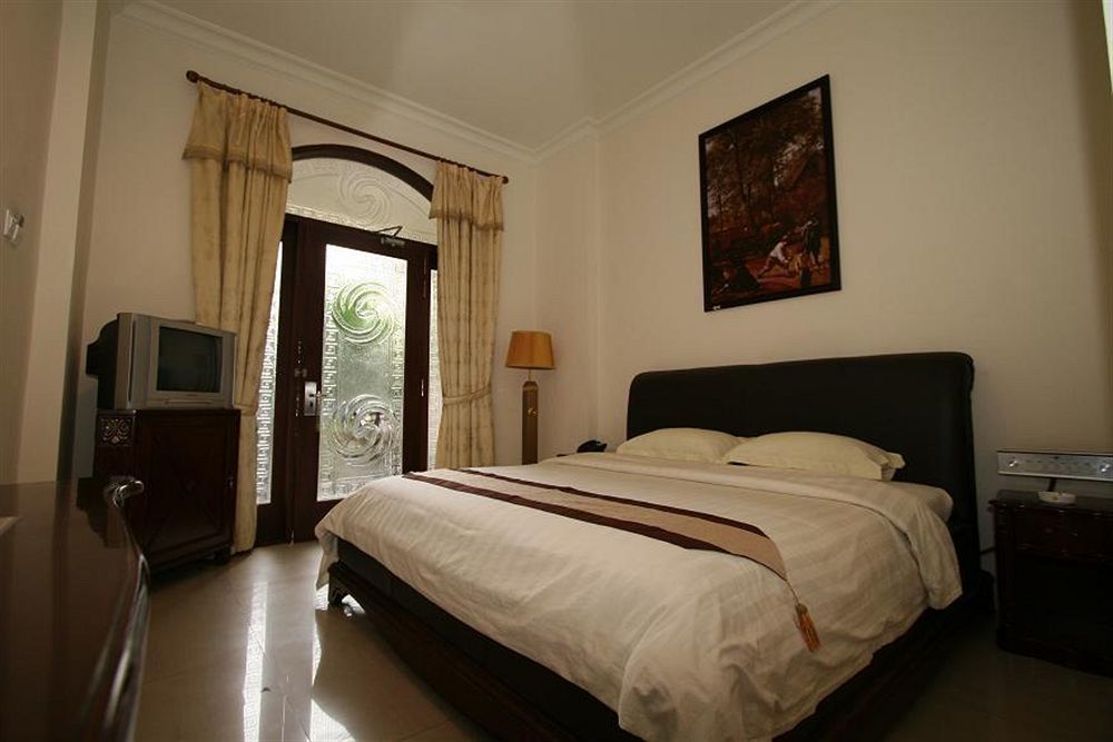 The Grand Palace Hotel Malang Buitenkant foto