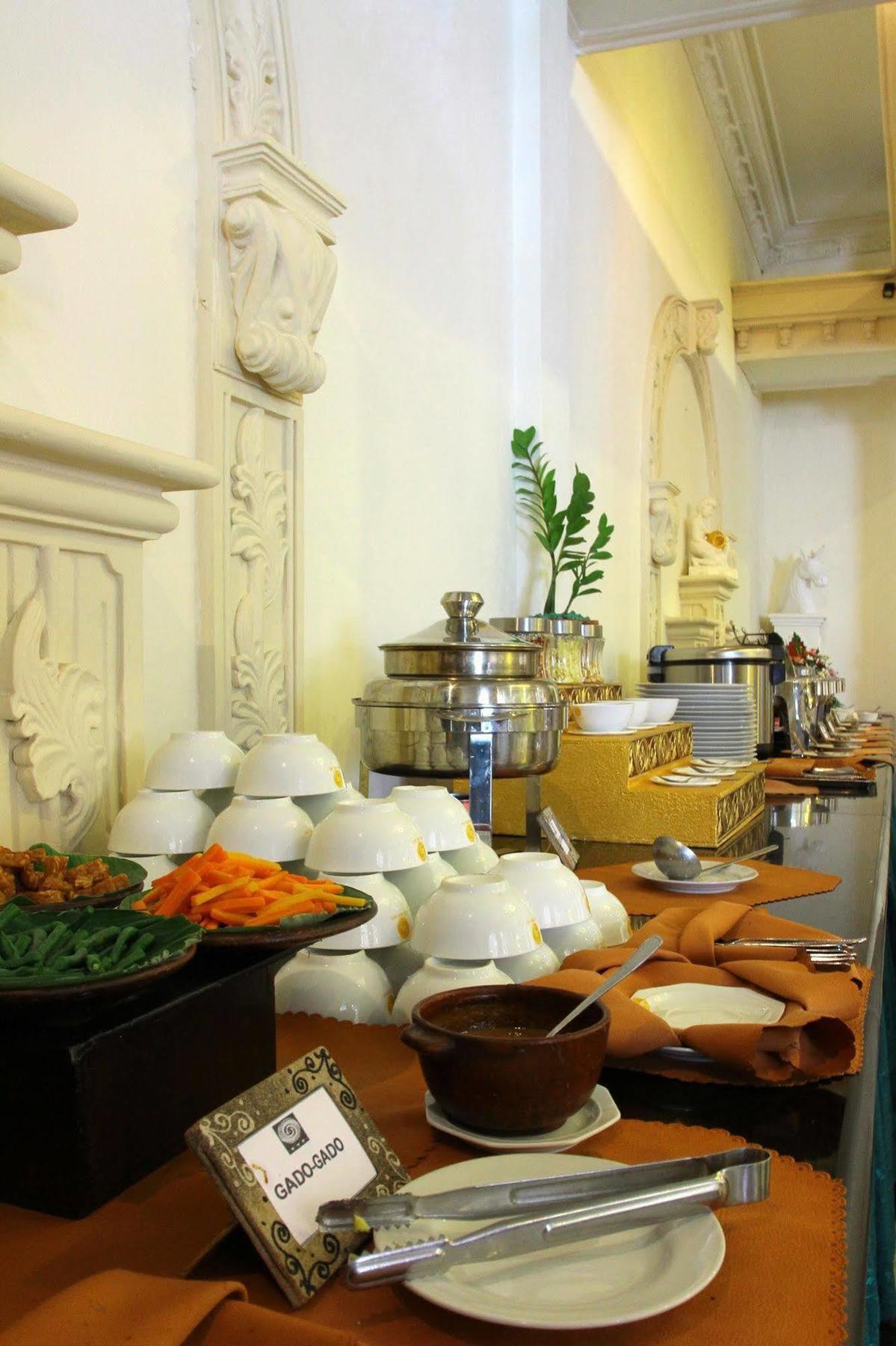 The Grand Palace Hotel Malang Buitenkant foto