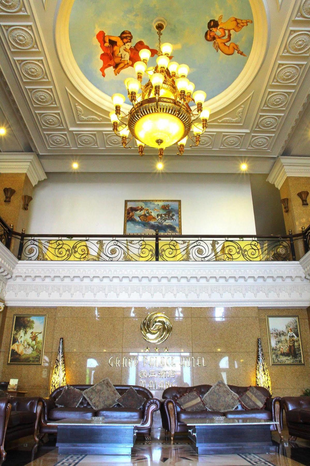 The Grand Palace Hotel Malang Buitenkant foto