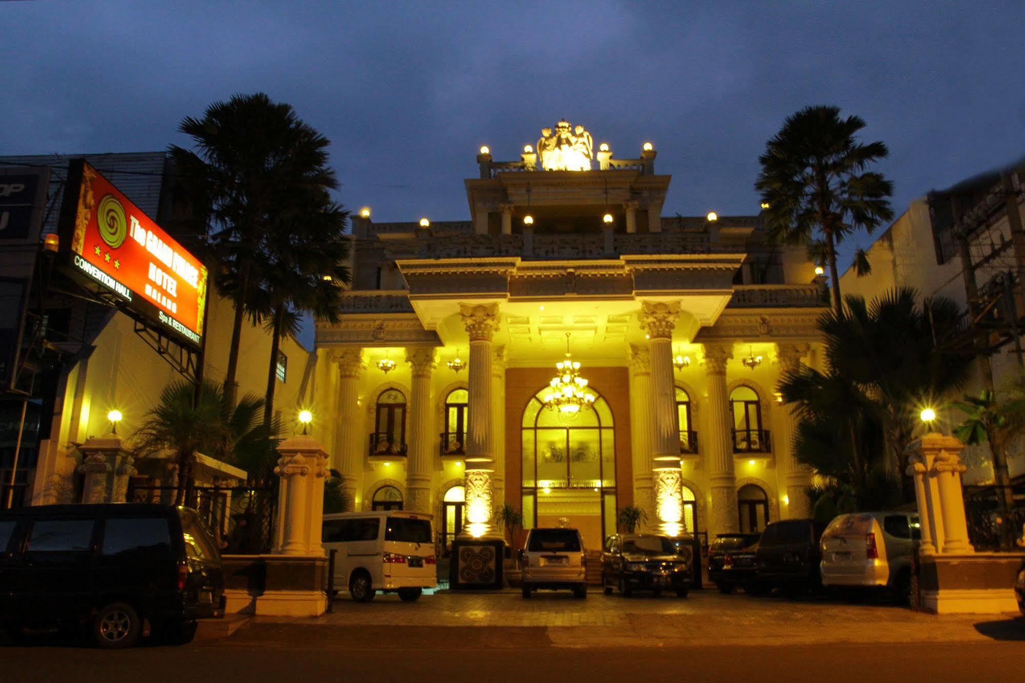 The Grand Palace Hotel Malang Buitenkant foto