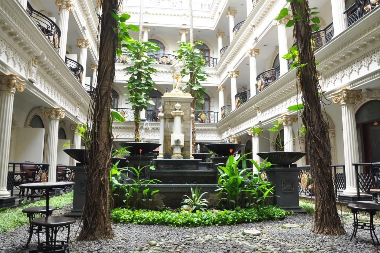 The Grand Palace Hotel Malang Buitenkant foto